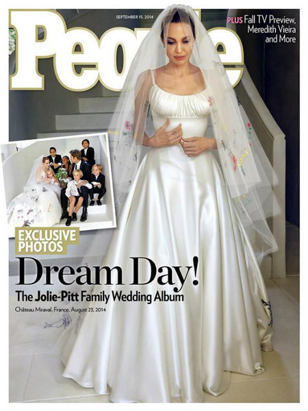 Y sí que hay fotos de la boda Jolie-Pitt... ¡Ondiá para el vestido!
