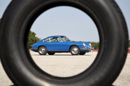 Porsche ofrece para sus clásicos neumáticos Pirelli modernos con aspecto retro