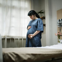 'Walking epidural' o epidural ambulante: en qué consiste este tipo de anestesia administrada en el parto 