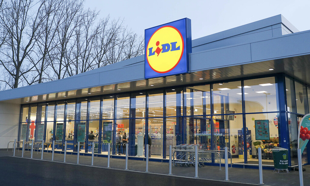 Lidl tiene el foco LED perfecto para tu terraza o balcón: ahora cuesta menos de 16 euros 
