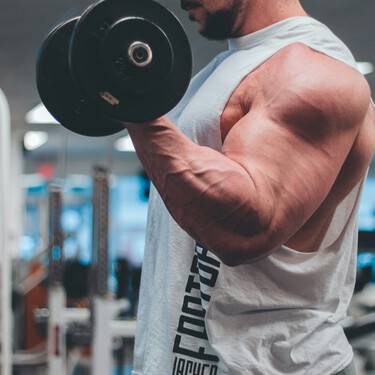 A la pregunta de cuántas series tienes que hacer en el gimnasio para ver resultados, la ciencia acaba de darnos la respuesta