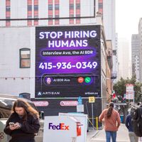 "No se quejan y no llegan con resaca": una compañía de IA invita a "dejar de contratar humanos" con una campaña ultra polémica