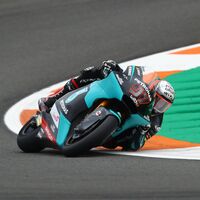 ¡Brutal! Xavi Vierge bate a Sam Lowes y se lleva la pole en Cheste gracias a una última vuelta de infarto