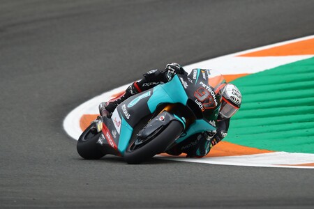¡Brutal! Xavi Vierge bate a Sam Lowes y se lleva la pole en Cheste gracias a una última vuelta de infarto
