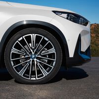 Tesla está perdiendo fuelle en su reino: las marcas tradicionales ya venden más coches eléctricos, con BMW liderando las ventas en Europa 