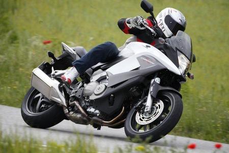 Honda Crossrunner y Miki en acción 5