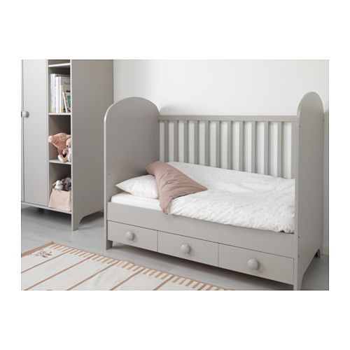 Cuna de estilo clásico en gris