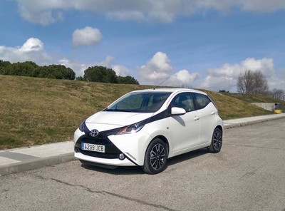 Toyota AYGO x-play: te descubrimos su equipamiento e interior personalizable