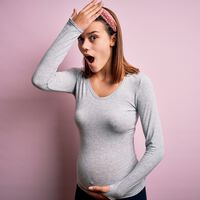 ¿Estás embarazada y te sientes más torpe y despistada? Tranquila, es normal 