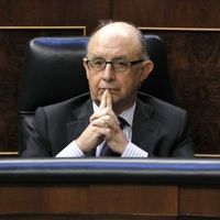 Inventos de Montoro: recaudar los impuestos del futuro para "engañar" al déficit