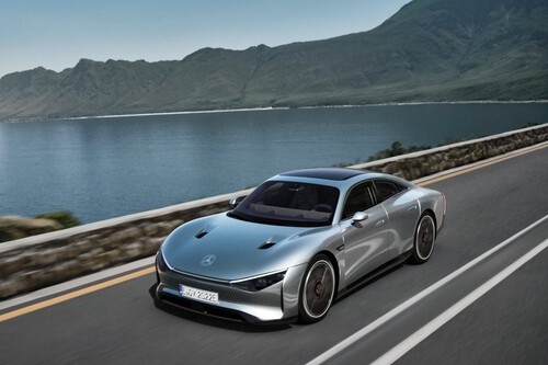 El Mercedes-Benz Visión EQXX es un adelanto de lo que veremos: baterías ligeras, súper autonomía y pantallas de 48"