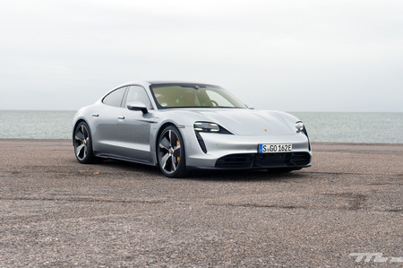 El Porsche Taycan eléctrico ya ha colocado más de 30.000 reservas en Europa, un 40% de sus ventas