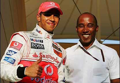 McLaren le firma un súper contrato a Hamilton