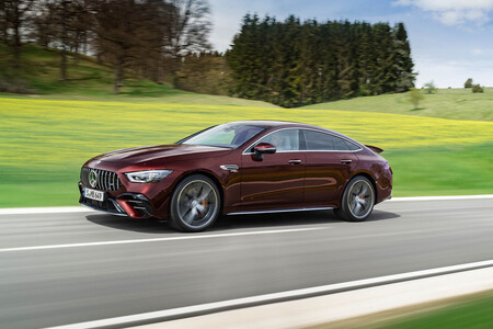 El nuevo Mercedes-AMG GT 4 puertas estrena tímidas actualizaciones para allanar el camino a las verisones híbridas enchufables