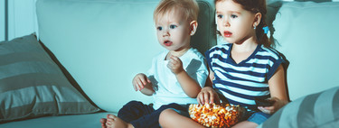 Mirar fijamente una pantalla puede generar problemas de vista en los niños: medidas para protegerlos