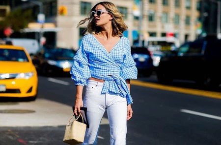 Si te preguntas cómo vestir bien en verano con muy poco, estas siete ideas de street style te salvarán todos tus looks