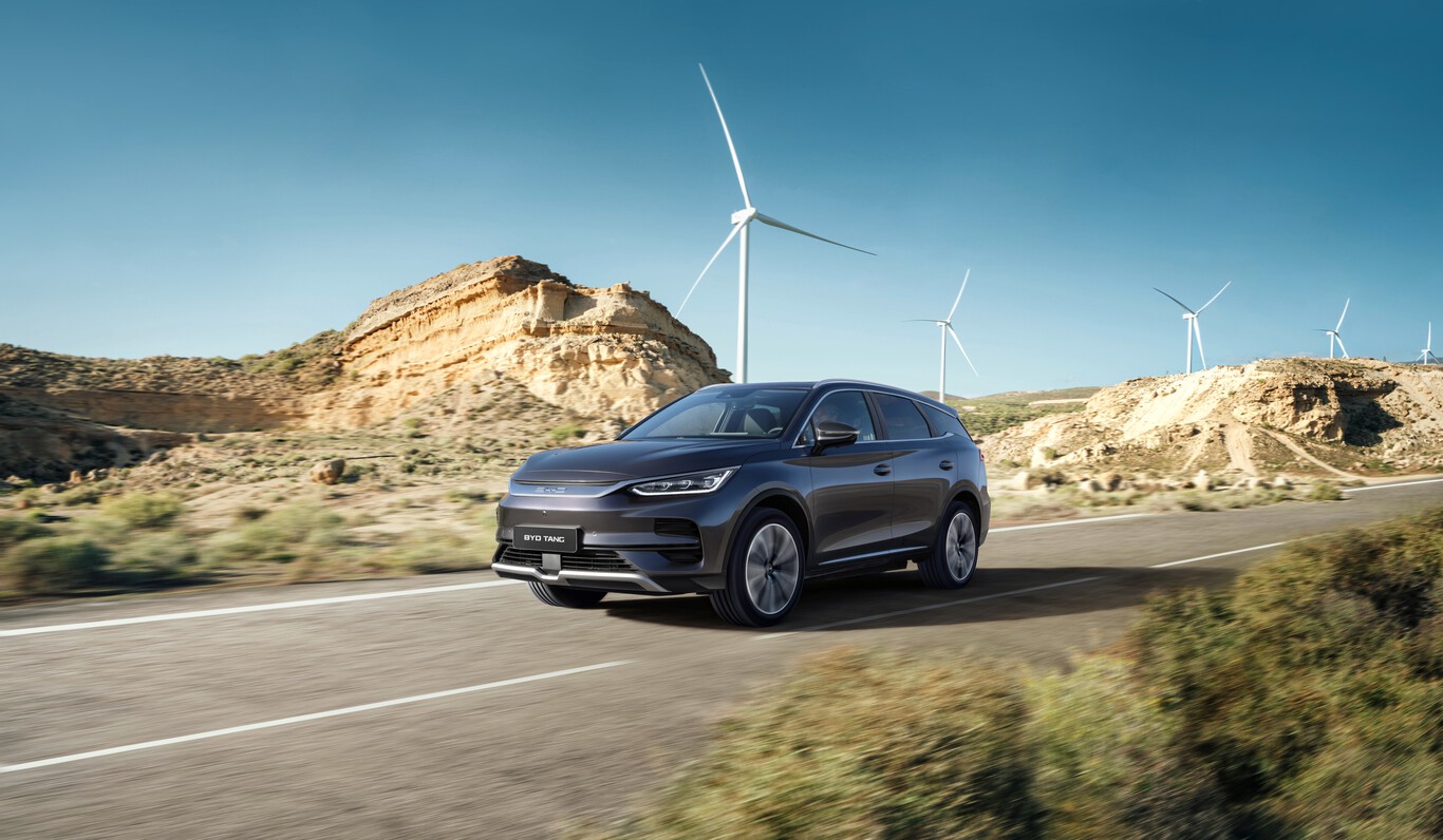 Probamos el renovado BYD Tang, un SUV eléctrico de siete plazas muy cómodo, lujoso y bien equipado que se lo quiere poner difícil al Kia EV9