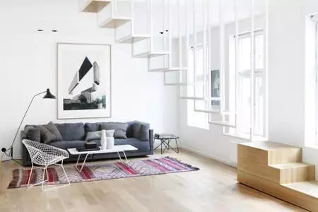 Una espectacular escalera como protagonista de una vivienda moderna en Oslo