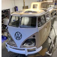 La furgo Volkswagen T1 que soñó con volar y acabó en un jardín convertida en helicóptero