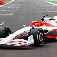 Cuando lo pides por AliExpress y cuando te llega: Qué pasó la última vez que la Fórmula 1 predijo cómo serían sus coches 