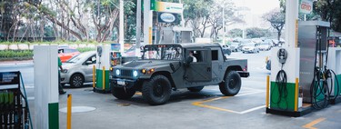 Por qué bajar los impuestos al combustible beneficia a los más ricos y qué alternativas hay