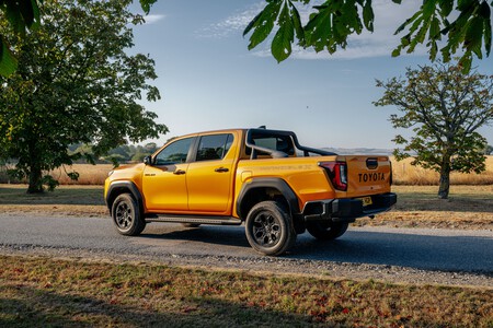 Toyota Hilux vs Frontier