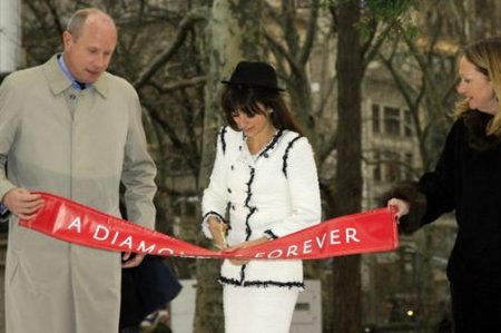 Penélope Cruz y Elton John, juntos contra el sida