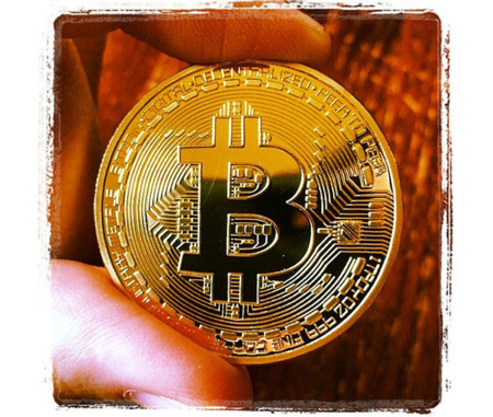 Smartphones y Bitcoins: lo que podemos (y no podemos) hacer con la moneda virtual y el teléfono