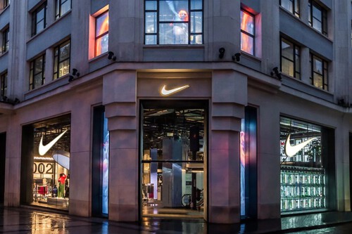 Liquidación en el outlet de Nike: camisetas, zapatillas Air Force 1, pantalones y mucho más desde 35 euros
