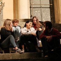 La Gen Z española ha atajado un problemón que tenían los millennials: cae el número de "ninis". Ahora, los jóvenes, son más "sisi"