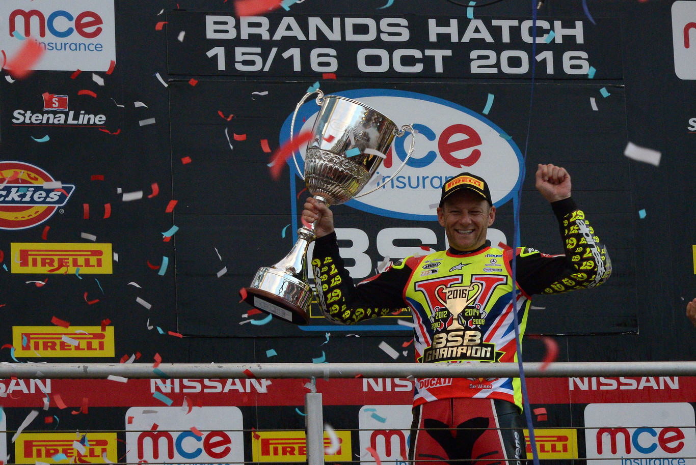 Shane Byrne le arrebata el título del Británico de Superbikes a Leon Haslam