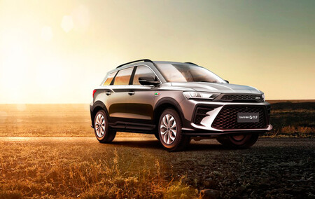 SWM G01 y G01F: dos SUV compactos chinos de traje italiano, muy equipados y a precio de SEAT Arona