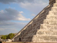Chichén Itzá el día de equinoccio y el descenso de la serpiente emplumada
