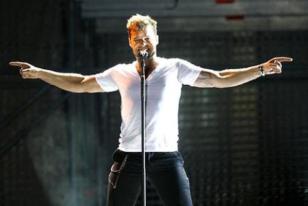 Ricky Martin quiere adoptar 5 niños