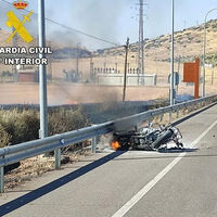 Un guardia civil salva la vida a un motorista en llamas tras un accidente en la A4 a la altura de Getafe