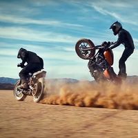 Un duelo salvaje en el desierto: Harley-Davidson Sportster 1200 contra Indian Scout Sixty 