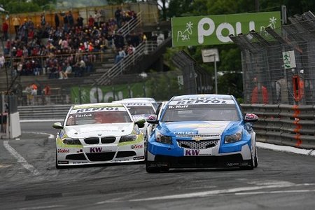 wtcc-robert-huff-augusto-farfus-race1.jpg
