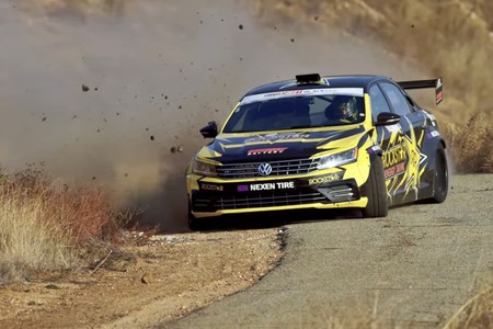 Ya quisieras estar tan ocupado como Tanner Foust, muchos coches ¡pero siempre a tabla!