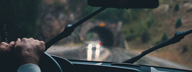 La DGT recuerda cómo debemos conducir con lluvia y qué hay que cuidar en nuestro coche para evitar sustos