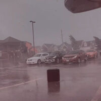 ¡En el ojo del huracán! El Modo Centinela de este Tesla Model X inmortaliza la destrucción de un tornado