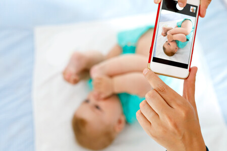 Nueve de cada diez padres españoles comparte imágenes de sus hijos en redes sociales sin contar con su permiso