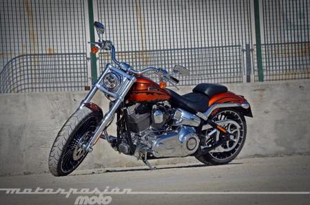 Harley-Davidson Breakout CVO, prueba (conducción en ciudad y carretera)