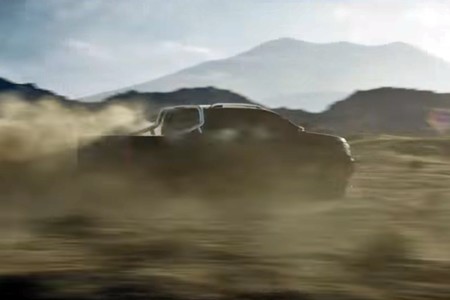 Despejando incógnitas: la Mercedes-Benz Clase X se deja ver por primera vez en este teaser