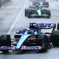 Lewis Hamilton se enfadó por "el ritmo de F2" de Fernando Alonso, pero luego frenó para que Esteban Ocon no puntuase