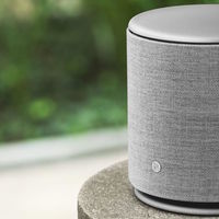 Bang & Olufsen presenta su BeoPlay M5, un altavoz Bluetooth cilíndrico sobrado de potencia