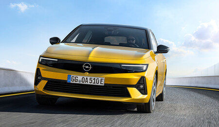 El nuevo Opel Astra se estrena en España, con versión híbrida enchufable, y desde 22.700 euros
