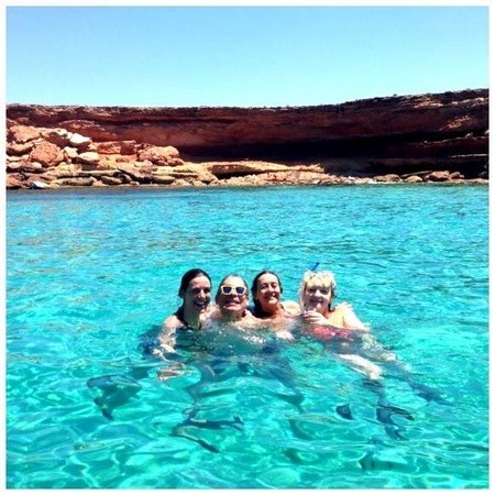 Raquel Sánchez Silva recupera la paz... ¡de vacaciones con amigos!