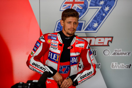 Casey Stoner podría abandonar su rol de probador de Ducati en MotoGP por una lesión de hombro