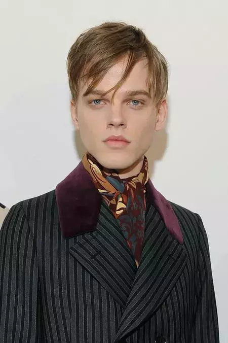 La colección otoñal de Gucci para los nuevos románticos modernos que sueñan con la ambigüedad