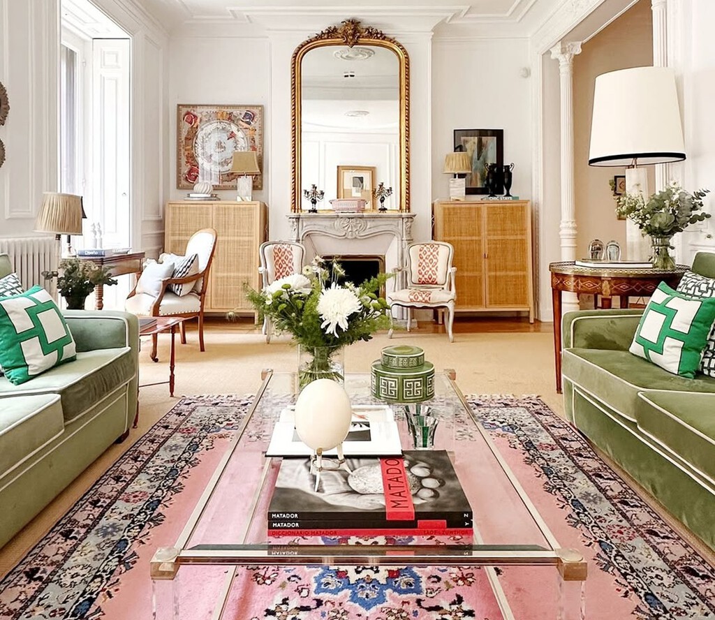 Libros, vajillas y objetos de decoración a precio de saldo: vaciar casas organizando mercadillos es una tendencia al alza 